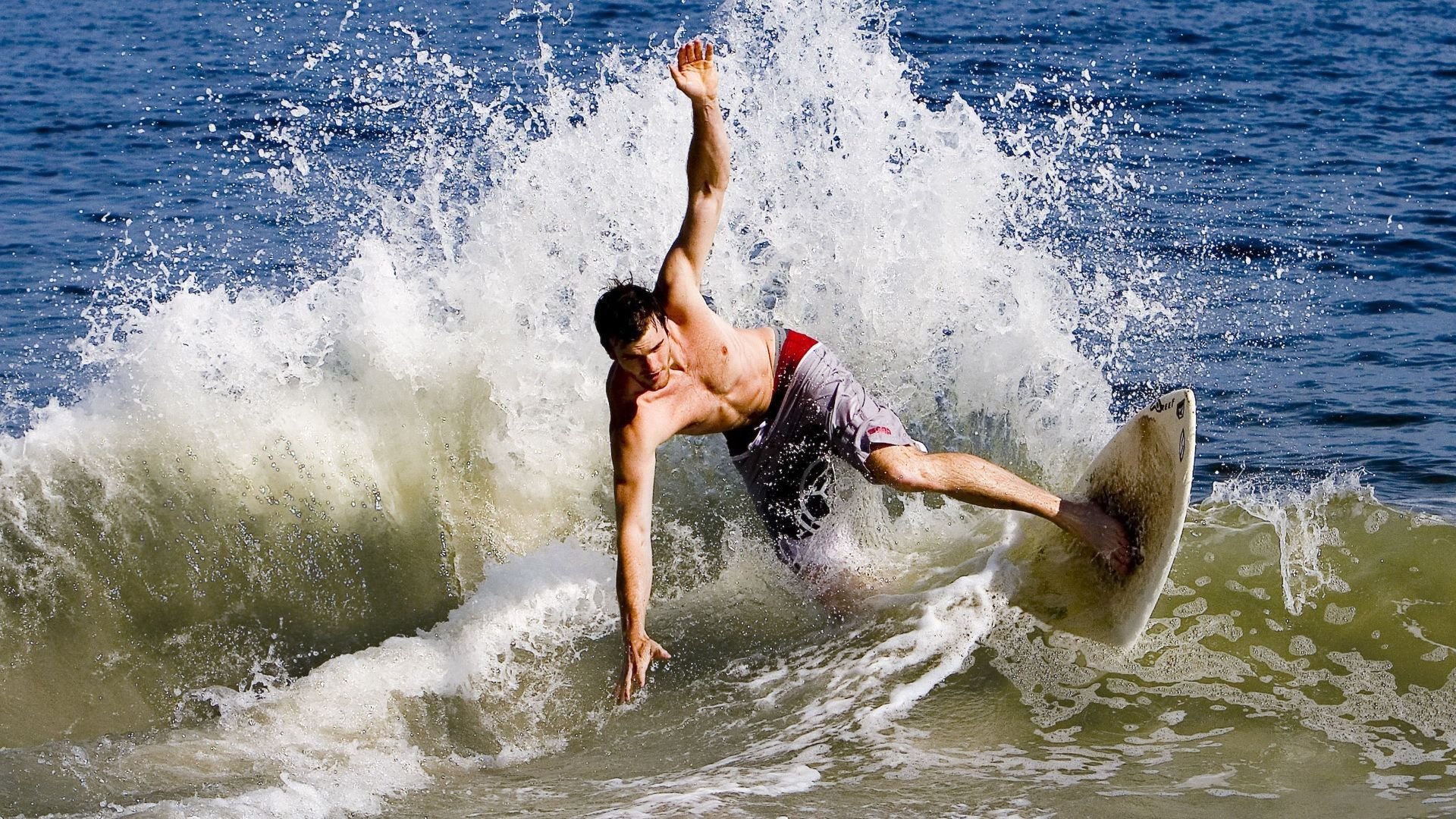 篮网队大将受伤，影响球队整体竞技状态，篮网阵容强大