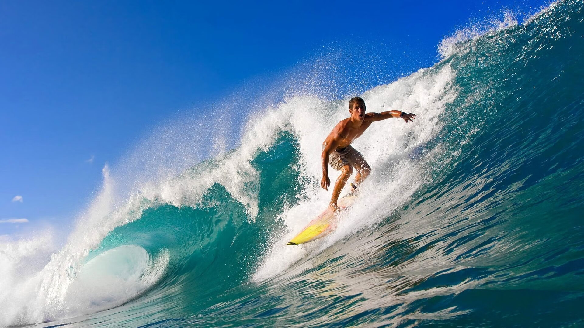 超强对手之间的对决让比赛更加激烈，对手很强大,我们要超越